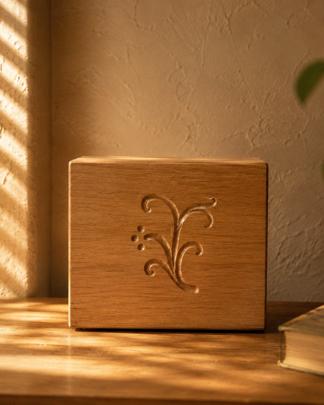 Amore Eterno oak cremation urn with Floral Tribute engraving